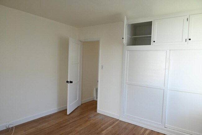 Building Photo - 14822 Fonthill Ave