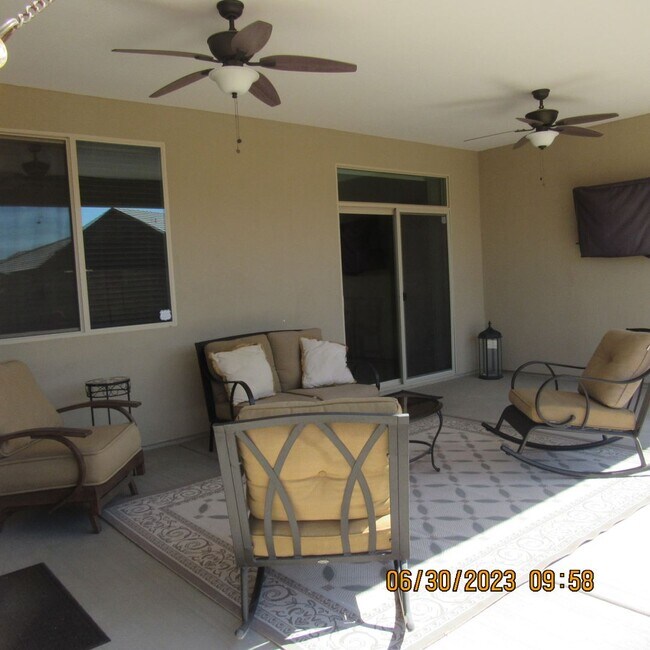 Building Photo - Beautiful Home with 57ft Boat Deep Garage! Can be rented Furnished or Unfurnished