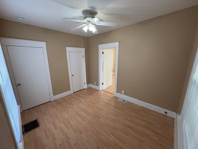 Building Photo - Home w/ Huge 2-stall Garage