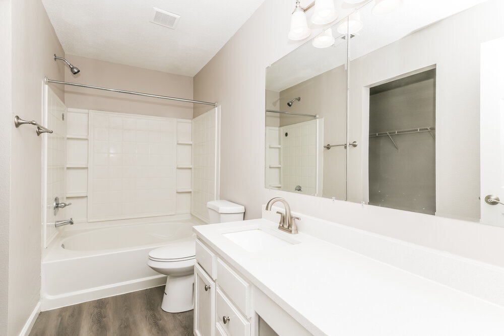 Building Photo - 6336 Alonzo Dr