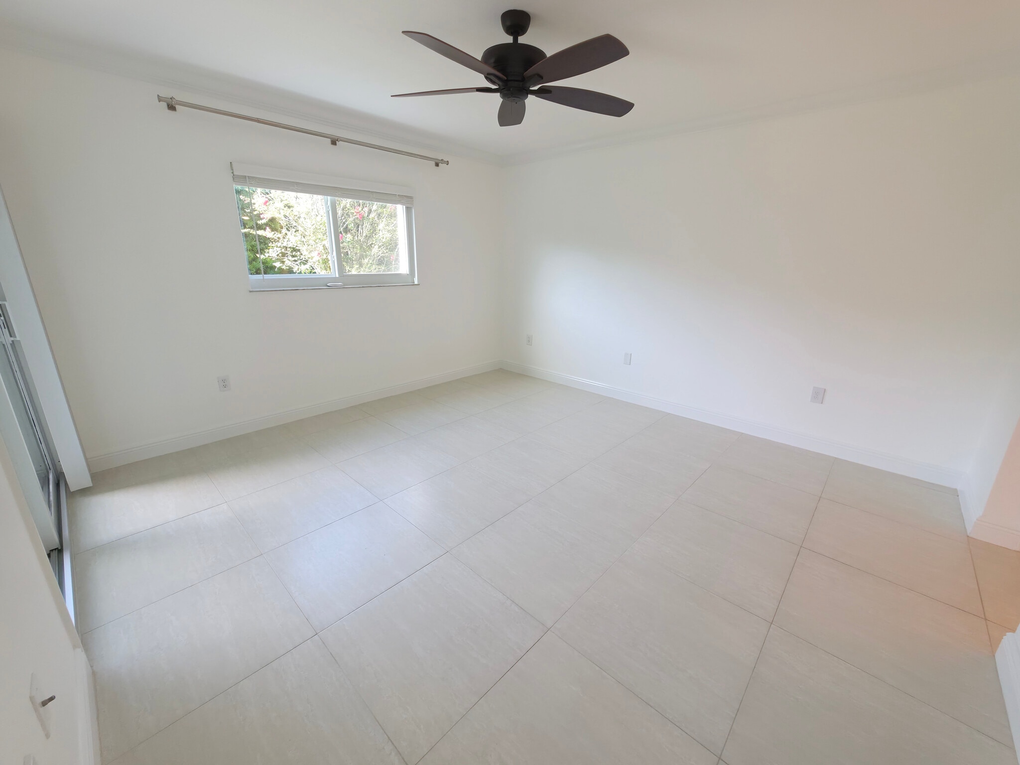 Building Photo - 154 Cypress Way E