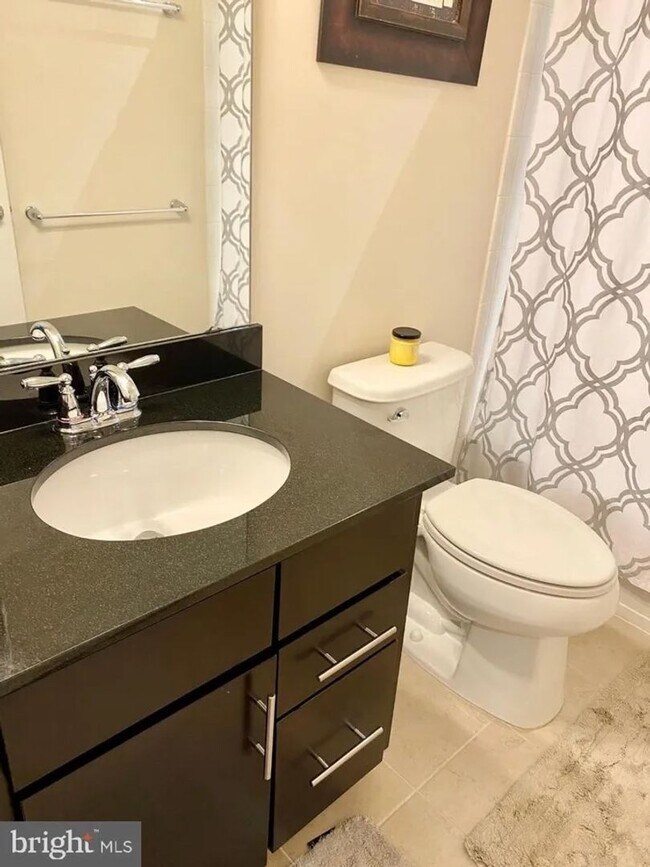 Building Photo - Beautiful Single Family home with Loft and Off Street Parking