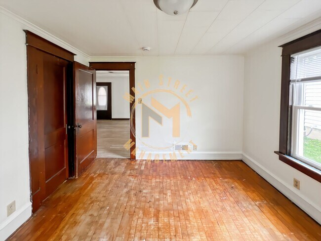 Building Photo - 828 7th St