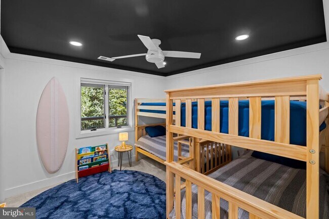 Building Photo - 5510 Beach Dr