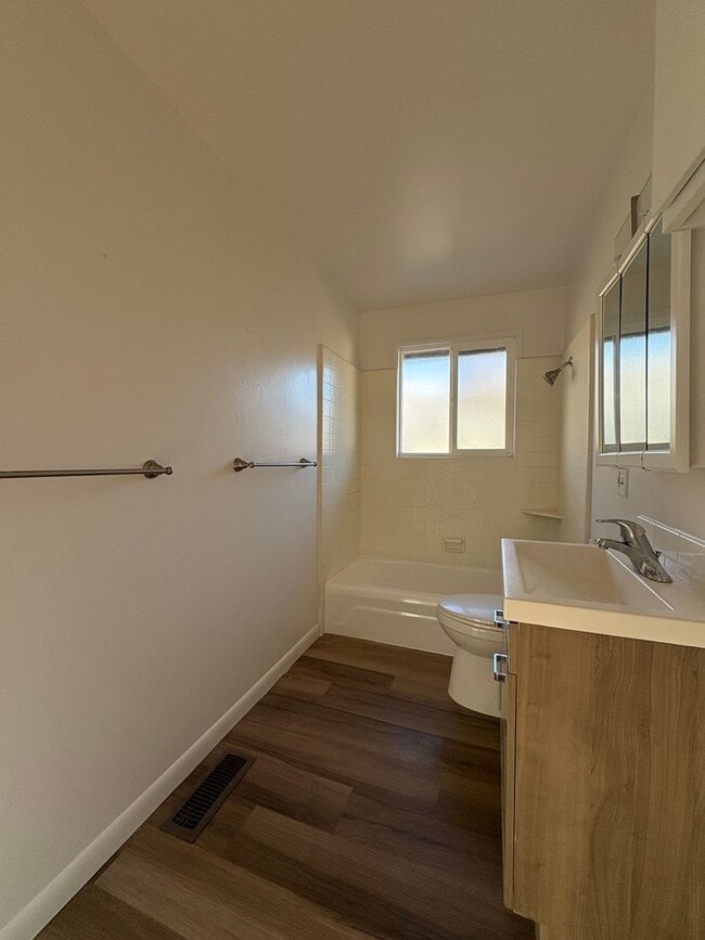 Building Photo - 983-985 S 600 W