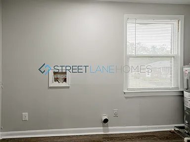 Building Photo - 736 Isaac St