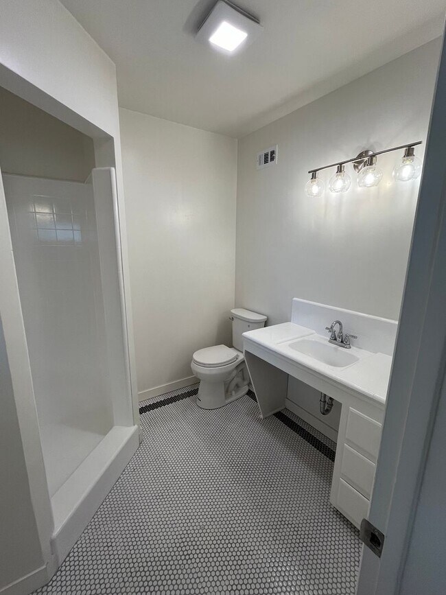 Building Photo - STUNNING 3BD/2BA ON CORONADO ISLAND! -2 BL...
