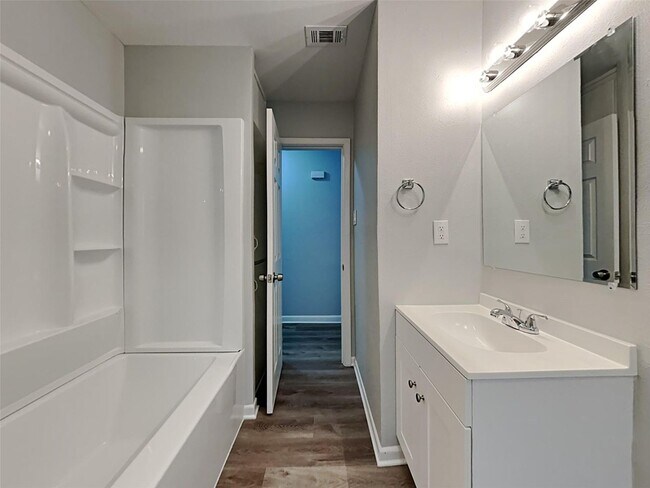 Building Photo - 3 BR/1.5BA | Renovated Single Family Home | 1-Car Carport | Fenced backyard!