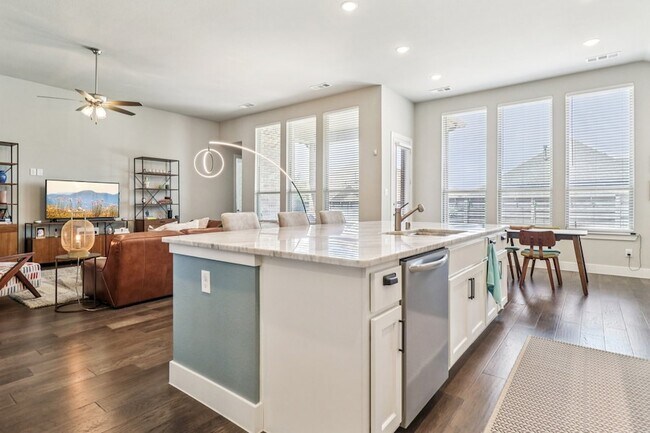 Building Photo - 847 Longbranch Way