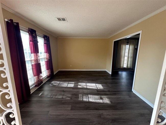 Building Photo - 743 Leicester Dr