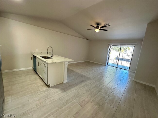 Building Photo - 3821 SW 9th Ave