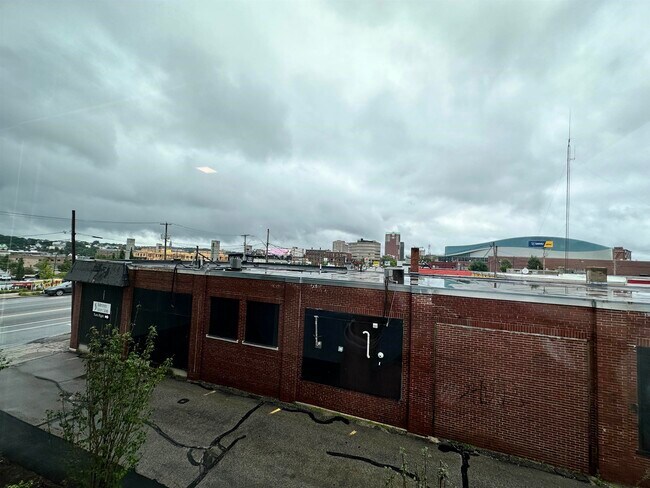 Building Photo - 409 Elm St