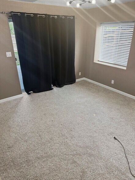Building Photo - 2060 Pinyon Jay Dr
