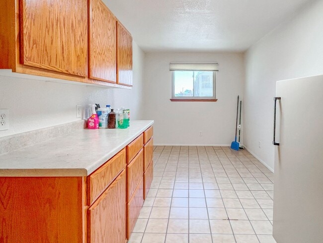 Building Photo - Spacious 3 Bedroom 2 Bath Home on Corner Lot