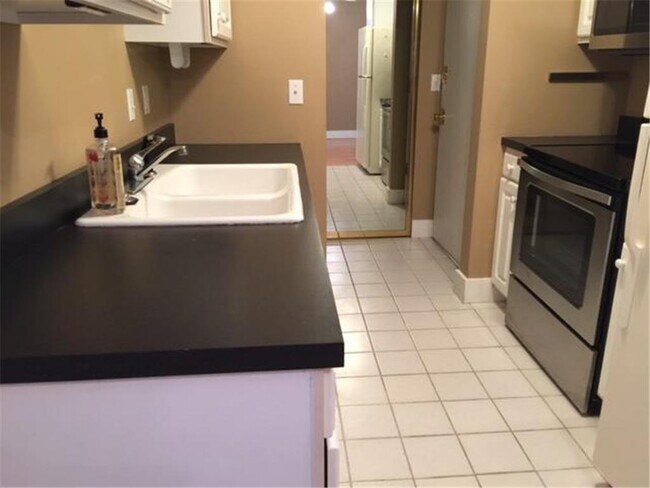 Building Photo - 4407 Wilshire Blvd