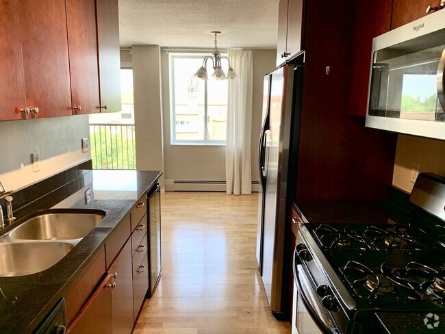 Building Photo - 2800 W 44th St