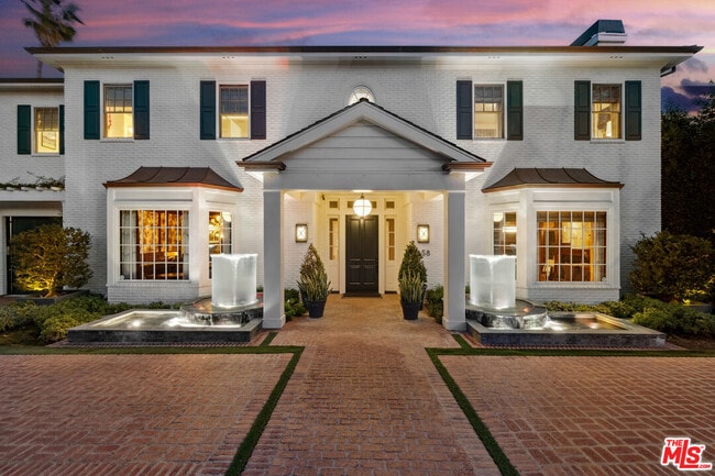 Building Photo - 458 Toyopa Dr