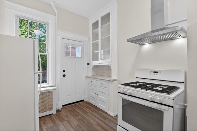 Building Photo - 42 Duer Pl