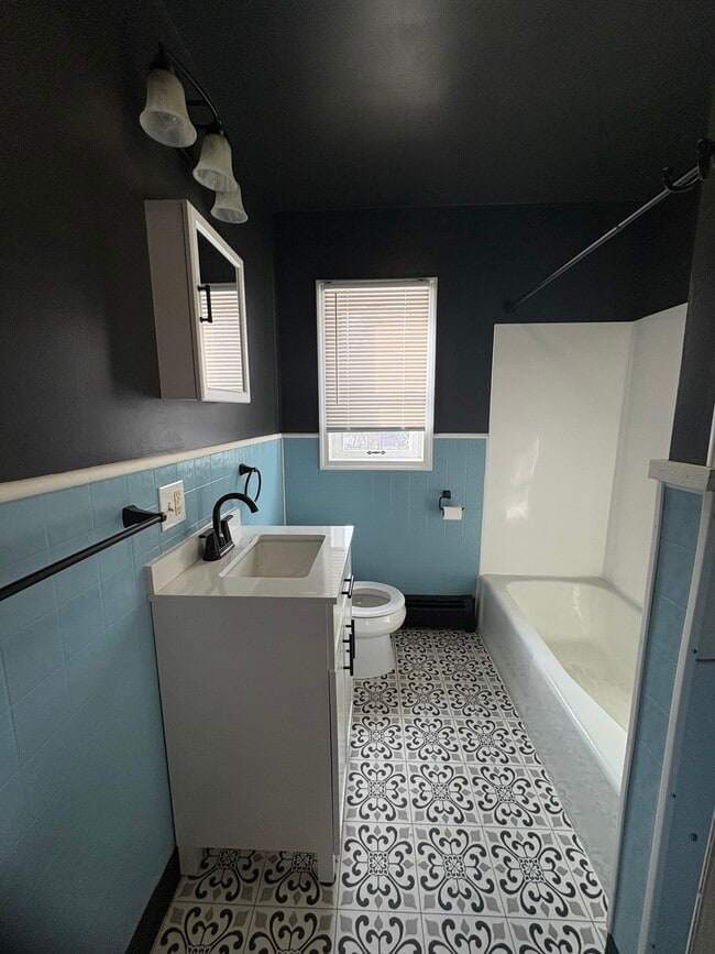 Building Photo - 25 St David St