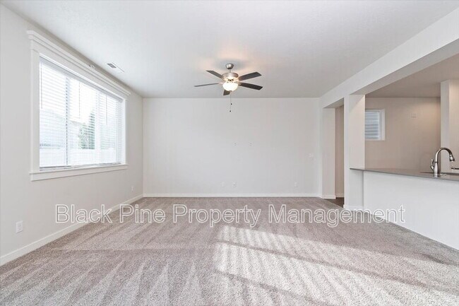 Building Photo - 3098 N Lochness Ave