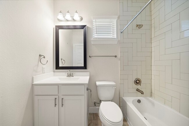 Building Photo - 4003 Centre Valley Ln