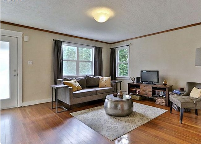 Building Photo - Charming 1926 Vintage 2 Bedroom 1 Bathroom...