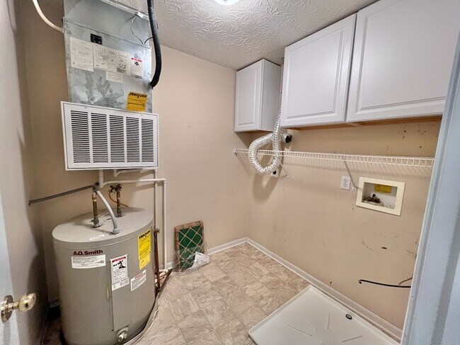 Building Photo - Spacious Amelia Condo!