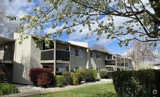 Building Photo - Menlo Pointe