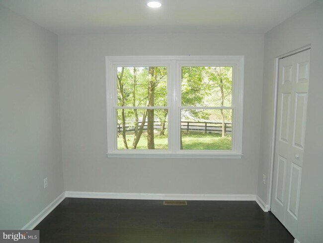 Building Photo - 35600 Sassafras Dr