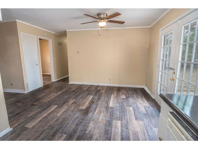 Building Photo - Convenient 4-Bedroom Stay Near Downtown & Attractions!