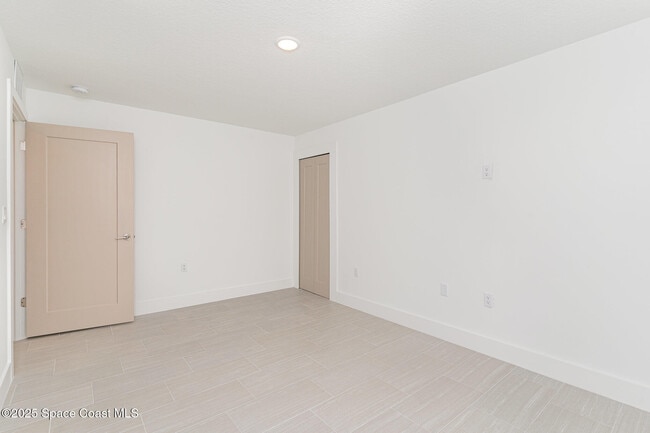Building Photo - 1605 Par St NE