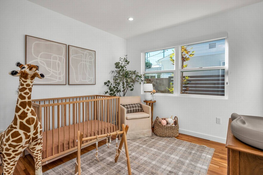 Building Photo - 616 W Ellis Ave