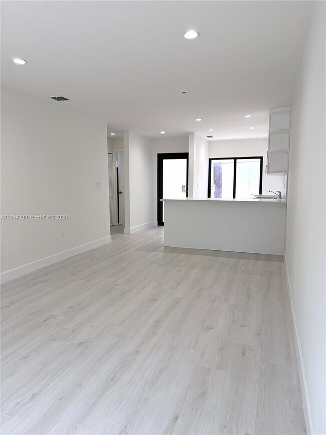 Building Photo - 3809 SW 82nd Ave