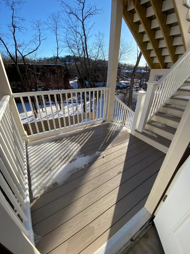 Building Photo - 120 Kenrick St