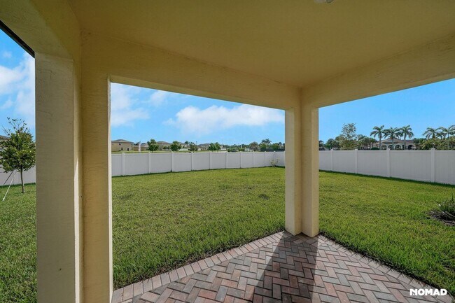 Building Photo - Spacious 5BR House in Fort Pierce, minutes...