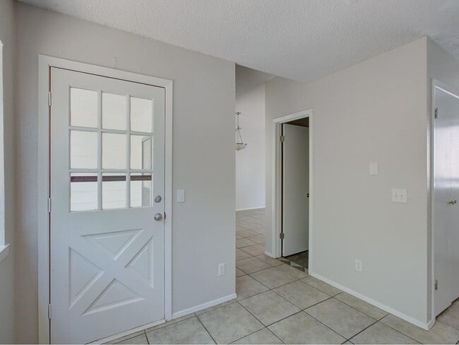 Building Photo - 8402 Tallwood Dr