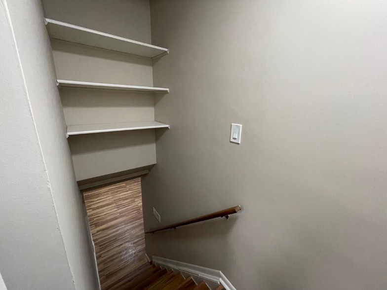 Building Photo - 733 Campbell Ave