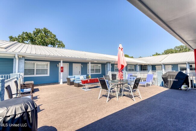 Building Photo - 1282 Beach Blvd