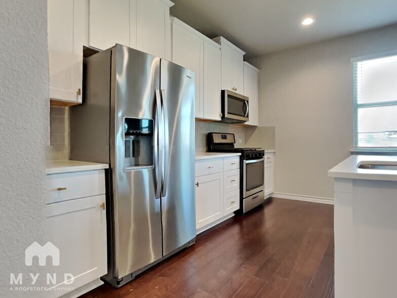 Building Photo - 3801 Soft Shore Ln