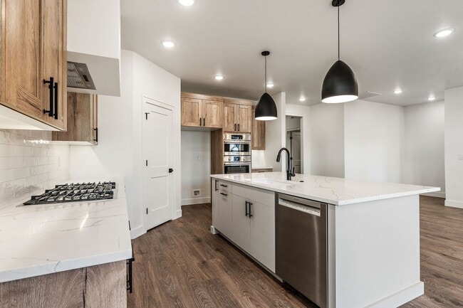 Building Photo - 1806 N Black Elm Ln