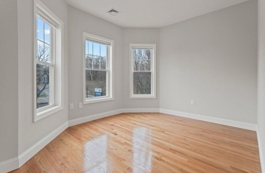 Building Photo - 2149 Dorchester Ave