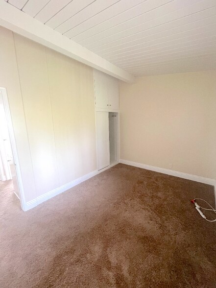 Building Photo - 850 S Rosemead Blvd
