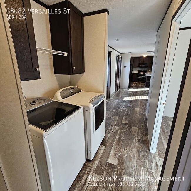 Building Photo - 3-bedroom, 2-bathroom, 960 square feet of ...