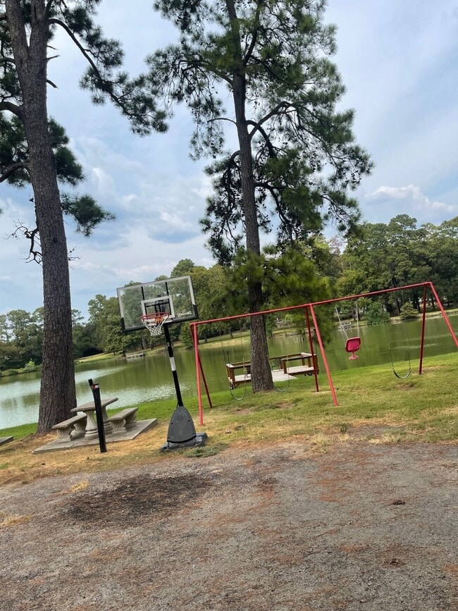 Building Photo - 1572 E Pine Lake Cir