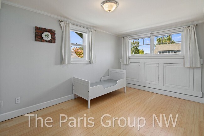 Building Photo - Exceptional Green Lake 3BR * Gorgeous In &...