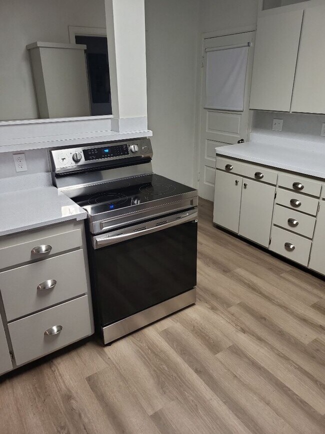 Building Photo - Charming Vintage Three Bedroom In Camas