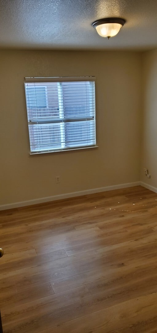 Building Photo - 1080 Courtyard Dr
