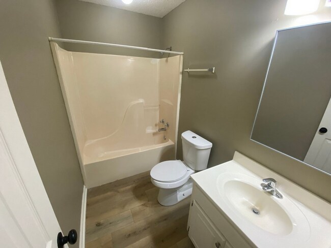 Building Photo - 3 BR/3BA