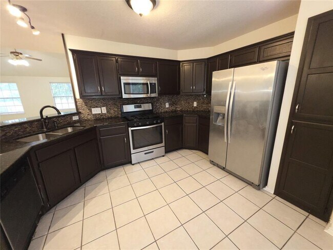 Building Photo - 1600 Hollow Tree Blvd