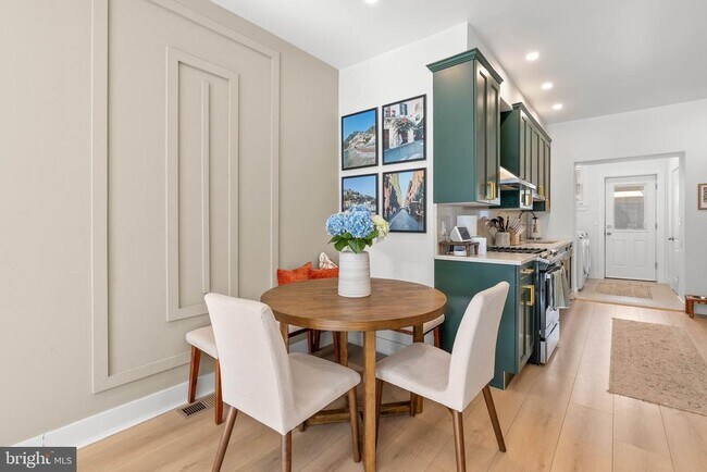 Building Photo - 1743 McClellan St